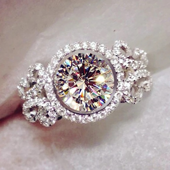 New Women’s 925 Silver Round Cut Diamond Ring - Picture 3 of 6